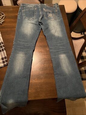 Embroidered Back Pocket Blue Flare Jeans - Unknown Brand